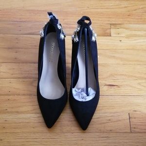 Black Shoedazzle Pumps